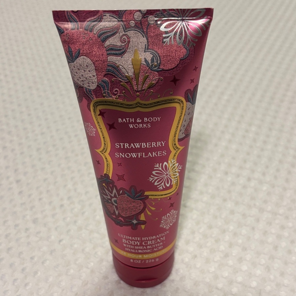 NEW! Bath & Body Works Strawberry Snowflakes Ultimate Hydration Body Cream Pink